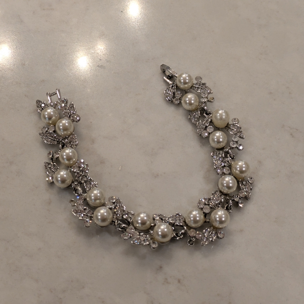 Women's Bracelet 8" Long Silver Tone